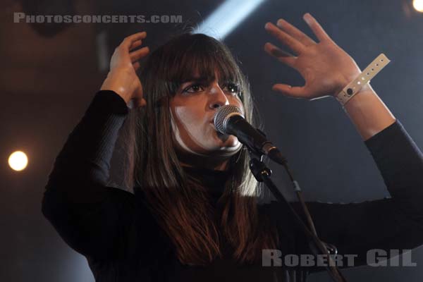 CLARA LUCIANI - 2017-10-18 - PARIS - Bus Palladium - 